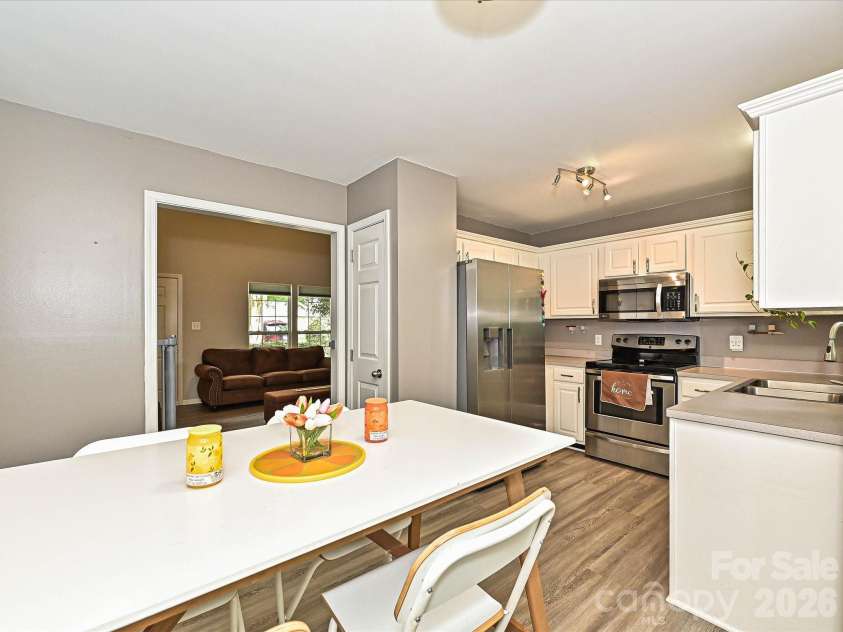 9207 Kimmel Lane, Charlotte, NC 28216.  MLS# CAR4365876, YatesRealty ID 30256. 