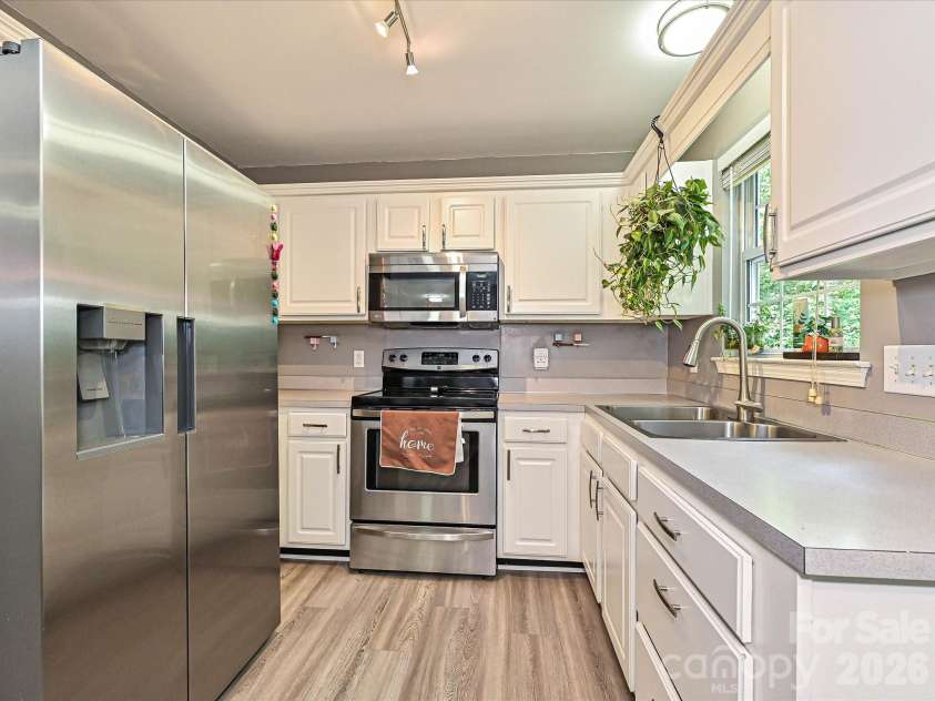 9207 Kimmel Lane, Charlotte, NC 28216.  MLS# CAR4365876, YatesRealty ID 30256. 