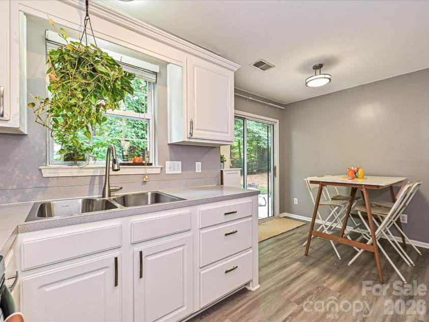 9207 Kimmel Lane, Charlotte, NC 28216.  MLS# CAR4365876, YatesRealty ID 30256. 