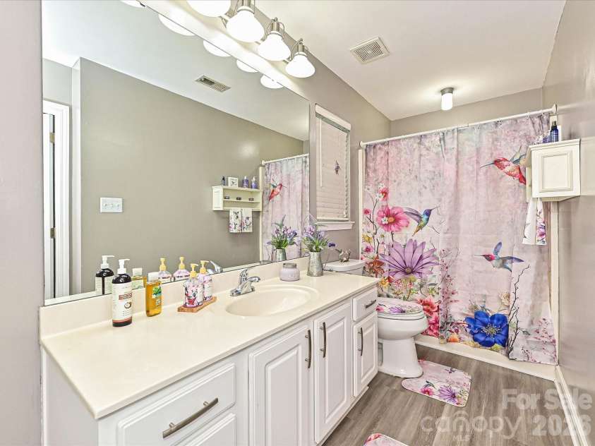 9207 Kimmel Lane, Charlotte, NC 28216.  MLS# CAR4365876, YatesRealty ID 30256. 