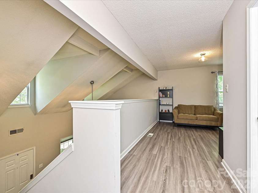 9207 Kimmel Lane, Charlotte, NC 28216.  MLS# CAR4365876, YatesRealty ID 30256. 