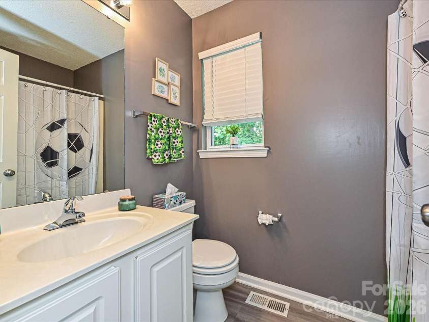 9207 Kimmel Lane, Charlotte, NC 28216.  MLS# CAR4365876, YatesRealty ID 30256. 