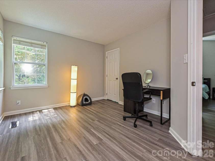 9207 Kimmel Lane, Charlotte, NC 28216.  MLS# CAR4365876, YatesRealty ID 30256. 