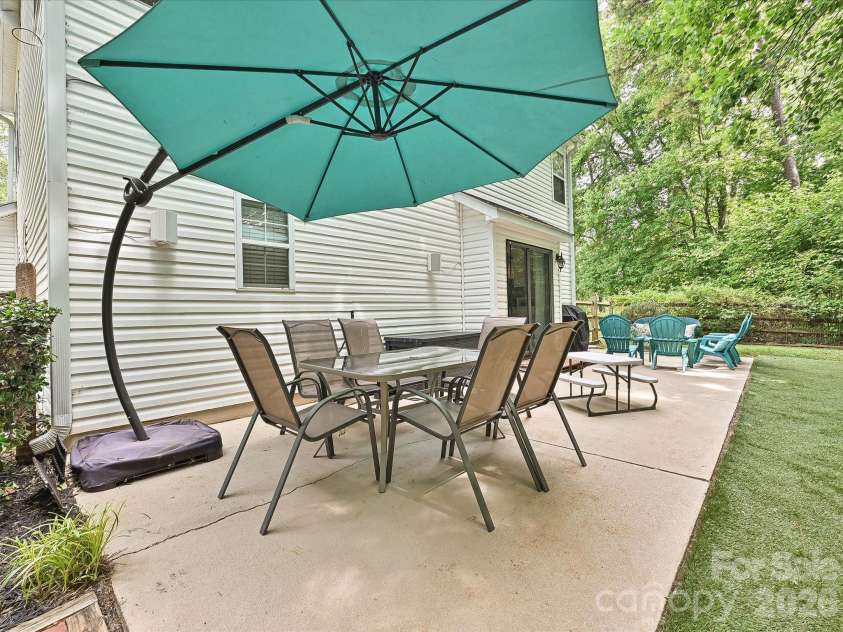 9207 Kimmel Lane, Charlotte, NC 28216.  MLS# CAR4365876, YatesRealty ID 30256. 