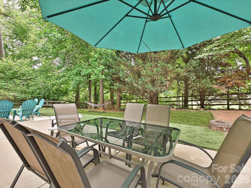 9207 Kimmel Lane, Charlotte, NC 28216.  MLS# CAR4365876, YatesRealty ID 30256. 