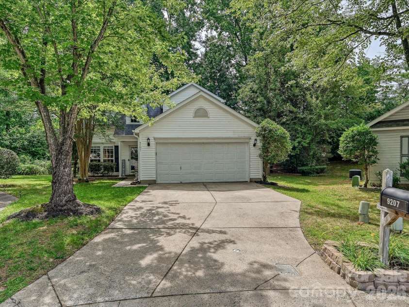 9207 Kimmel Lane, Charlotte, NC 28216.  MLS# CAR4365876, YatesRealty ID 30256. 
