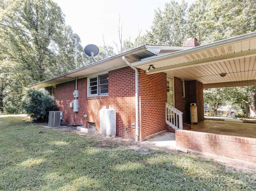 185 Waycaster Road, Marion, NC 28752.  MLS# CAR4276687, YatesRealty ID 30257. 