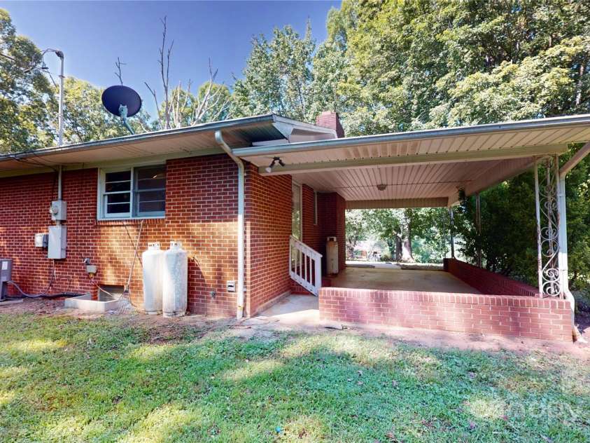 185 Waycaster Road, Marion, NC 28752.  MLS# CAR4276687, YatesRealty ID 30257. 