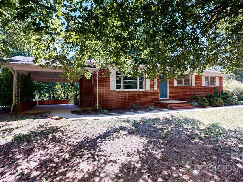 185 Waycaster Road, Marion, NC 28752.  MLS# CAR4276687, YatesRealty ID 30257. 