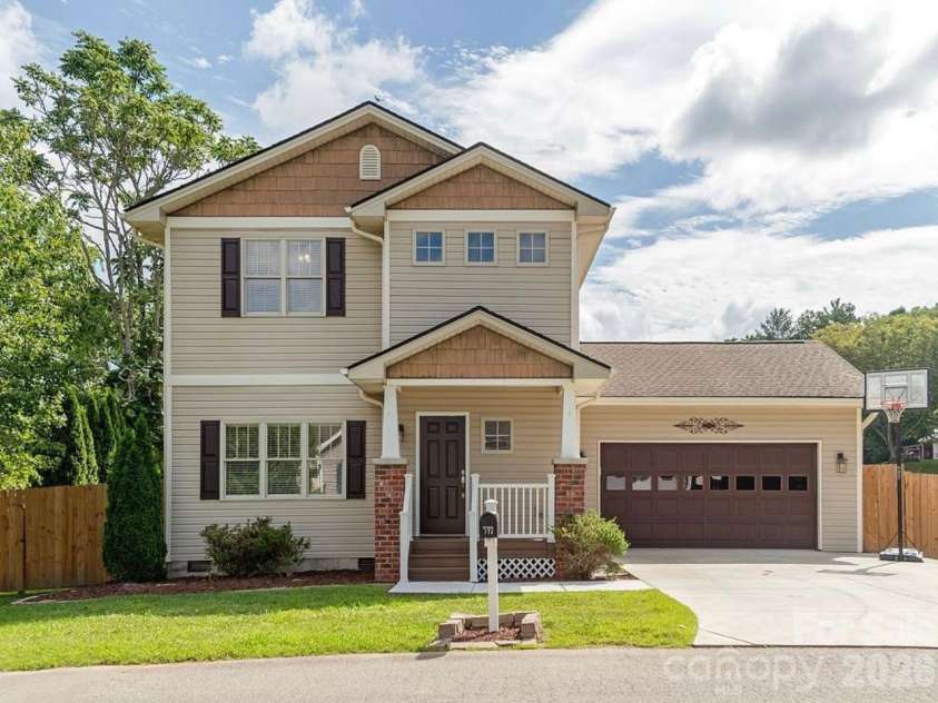 174 Springfield Meadow Drive, Etowah, NC 28729.  MLS# CAR4341814, YatesRealty ID 3026. 