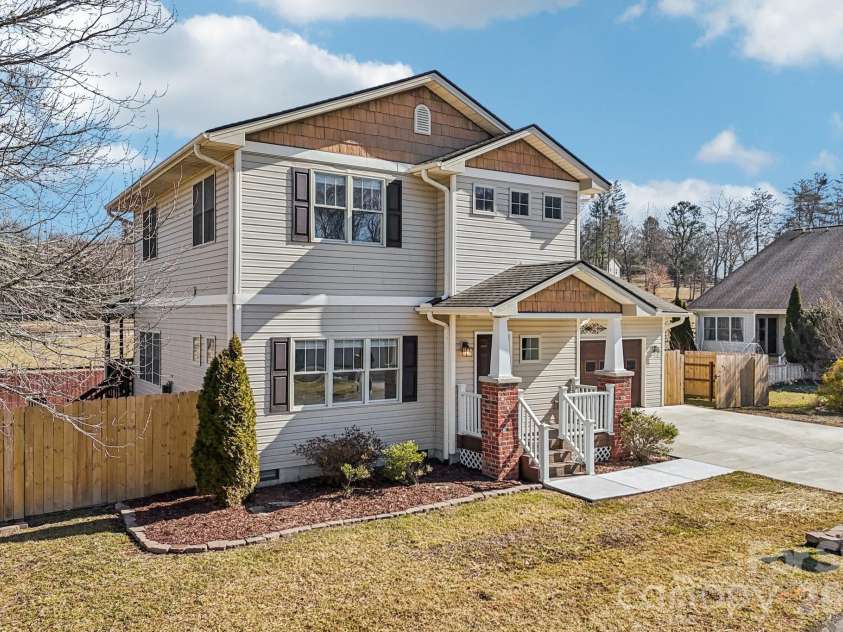 174 Springfield Meadow Drive, Etowah, NC 28729.  MLS# CAR4341814, YatesRealty ID 3026. 