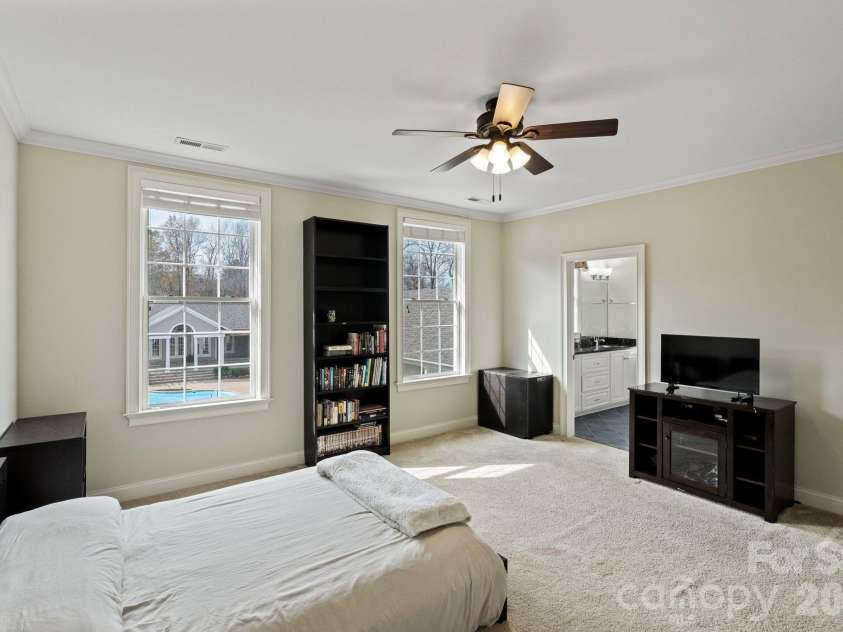 393 Youngs Bend Road, Kershaw, SC 29067.  MLS# CAR4317045, YatesRealty ID 3026. 1st bedroom upstairs 