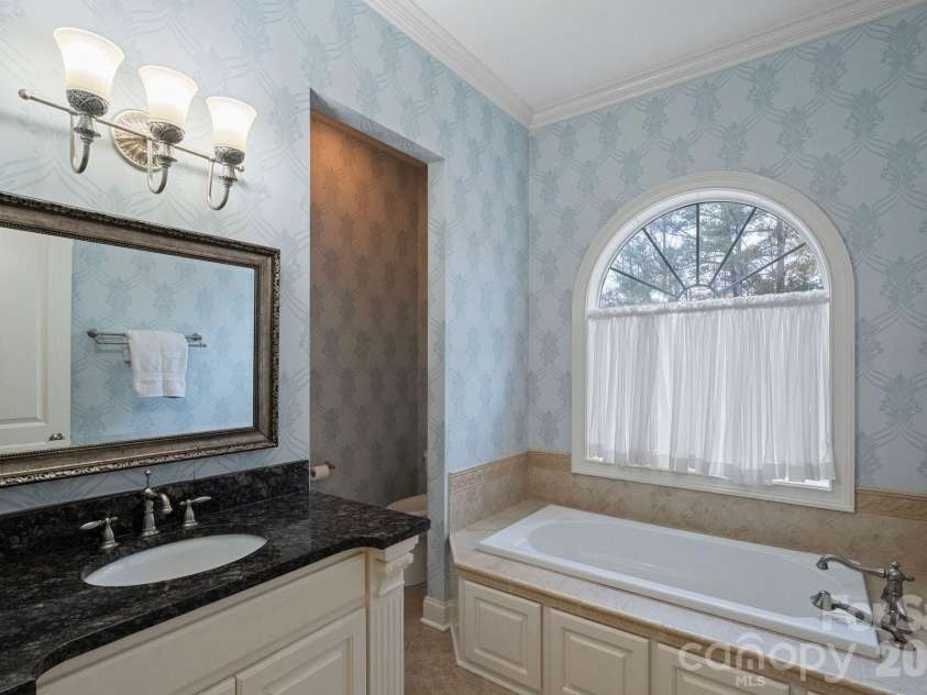 393 Youngs Bend Road, Kershaw, SC 29067.  MLS# CAR4317045, YatesRealty ID 3026. 1st Primary Bathroom