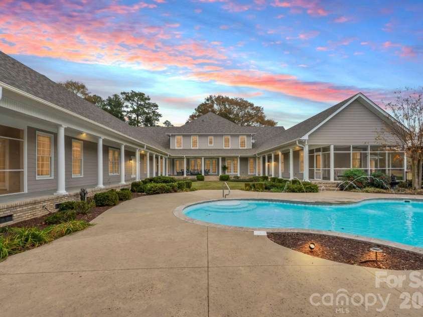 393 Youngs Bend Road, Kershaw, SC 29067.  MLS# CAR4317045, YatesRealty ID 3026. 