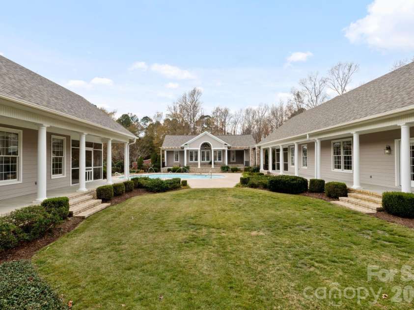 393 Youngs Bend Road, Kershaw, SC 29067.  MLS# CAR4317045, YatesRealty ID 3026. 