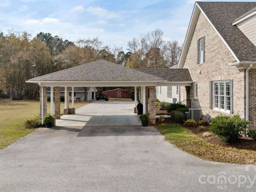 393 Youngs Bend Road, Kershaw, SC 29067.  MLS# CAR4317045, YatesRealty ID 3026. 