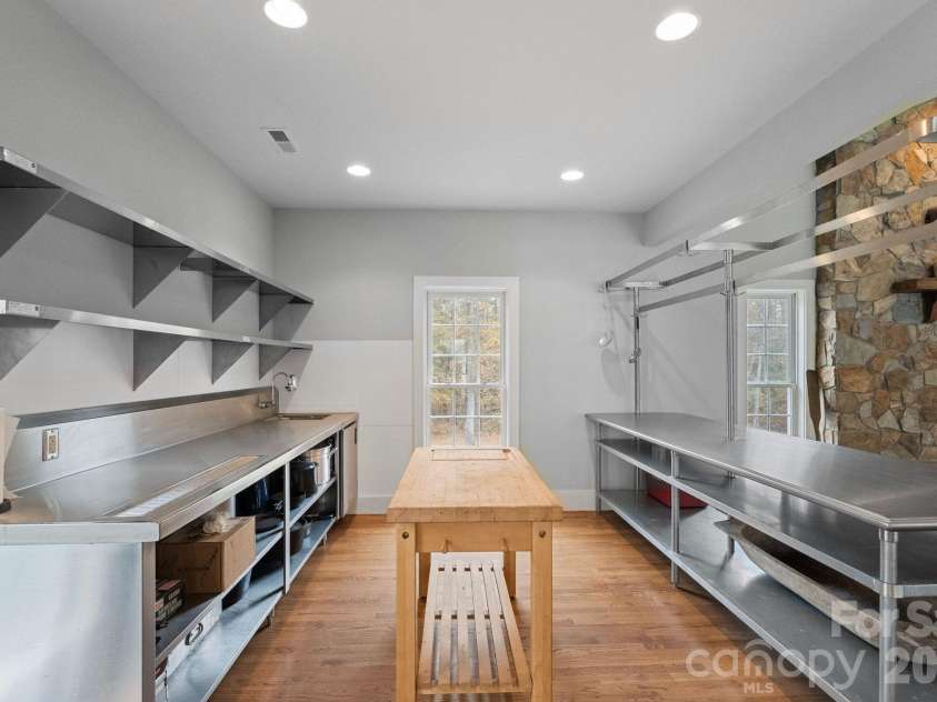 393 Youngs Bend Road, Kershaw, SC 29067.  MLS# CAR4317045, YatesRealty ID 3026. Fully equipped pool house kitchen