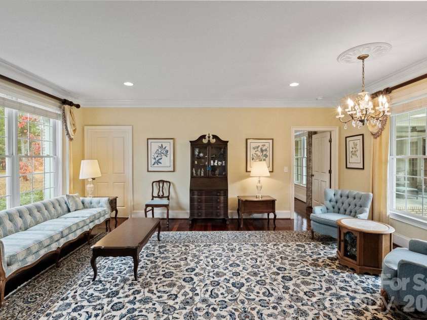 393 Youngs Bend Road, Kershaw, SC 29067.  MLS# CAR4317045, YatesRealty ID 3026. Guest wing sitting room