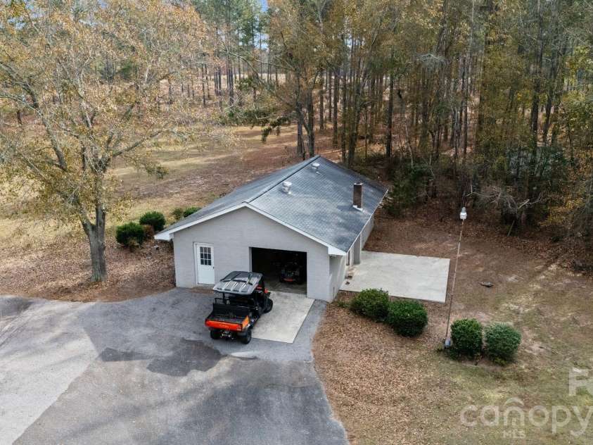 393 Youngs Bend Road, Kershaw, SC 29067.  MLS# CAR4317045, YatesRealty ID 3026. Hobbyist's workshop with power