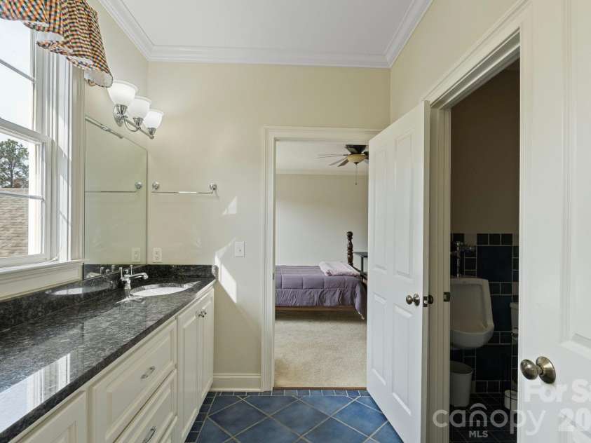 393 Youngs Bend Road, Kershaw, SC 29067.  MLS# CAR4317045, YatesRealty ID 3026. Jack and Jill full bathroom