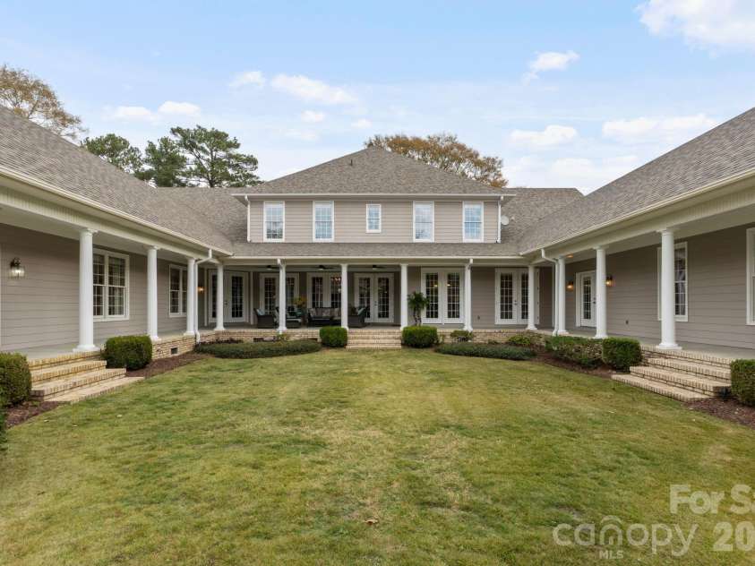 393 Youngs Bend Road, Kershaw, SC 29067.  MLS# CAR4317045, YatesRealty ID 3026. Private courtyard garden