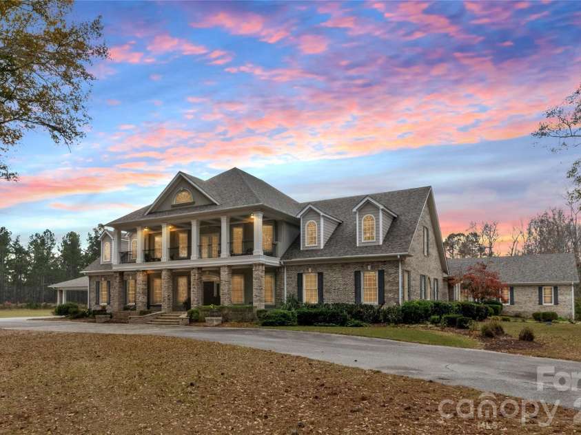 393 Youngs Bend Road, Kershaw, SC 29067.  MLS# CAR4317045, YatesRealty ID 3026. Welcome home to Southern living at its finest.