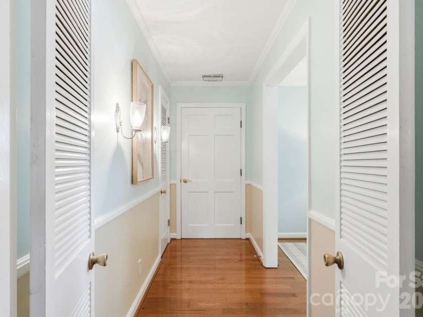 112 Queensbury Road, Winston Salem, NC 27104.  MLS# CAR4392774, YatesRealty ID 30260. 