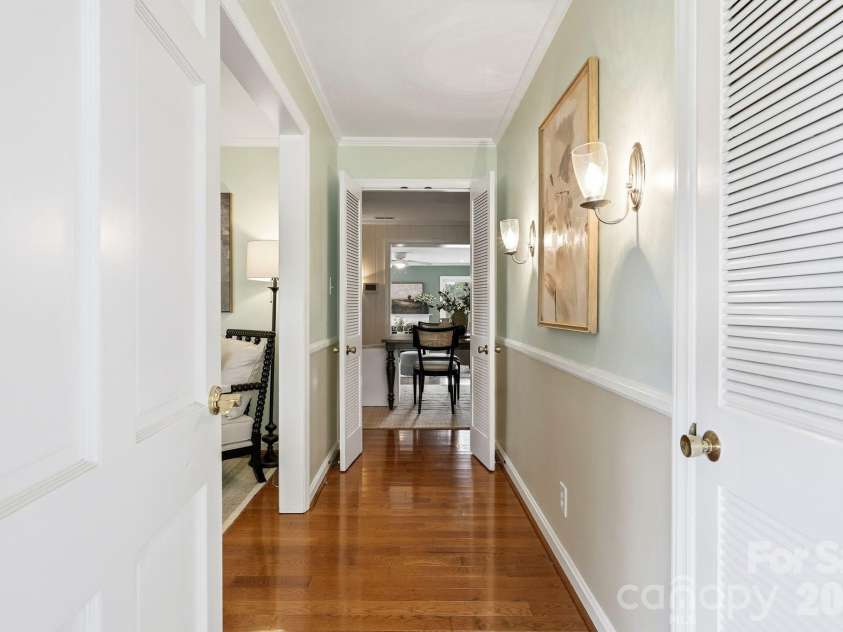 112 Queensbury Road, Winston Salem, NC 27104.  MLS# CAR4392774, YatesRealty ID 30260. 