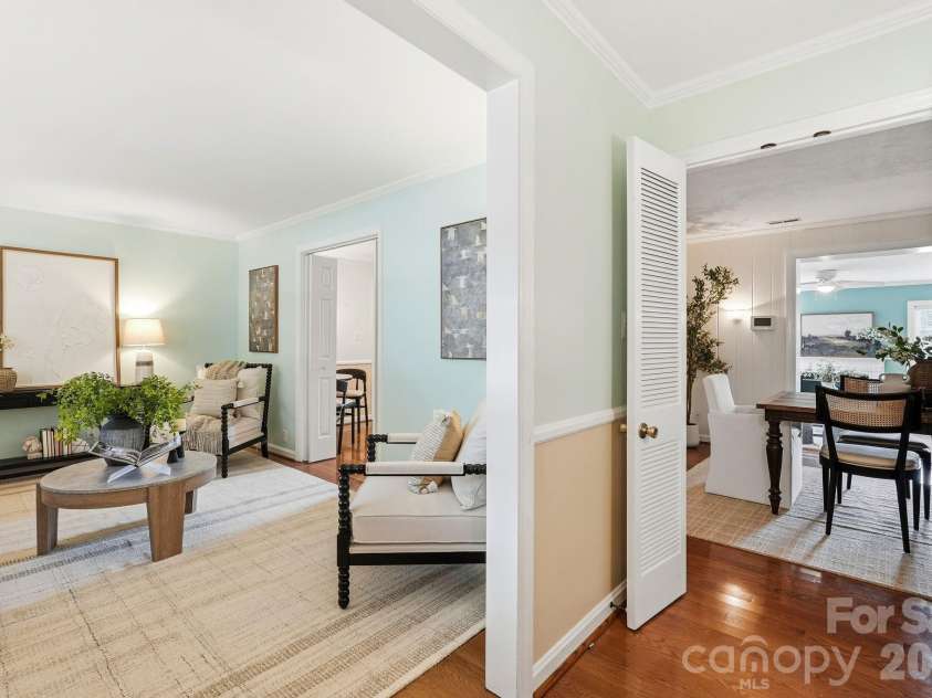 112 Queensbury Road, Winston Salem, NC 27104.  MLS# CAR4392774, YatesRealty ID 30260. 