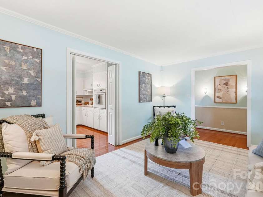 112 Queensbury Road, Winston Salem, NC 27104.  MLS# CAR4392774, YatesRealty ID 30260. 