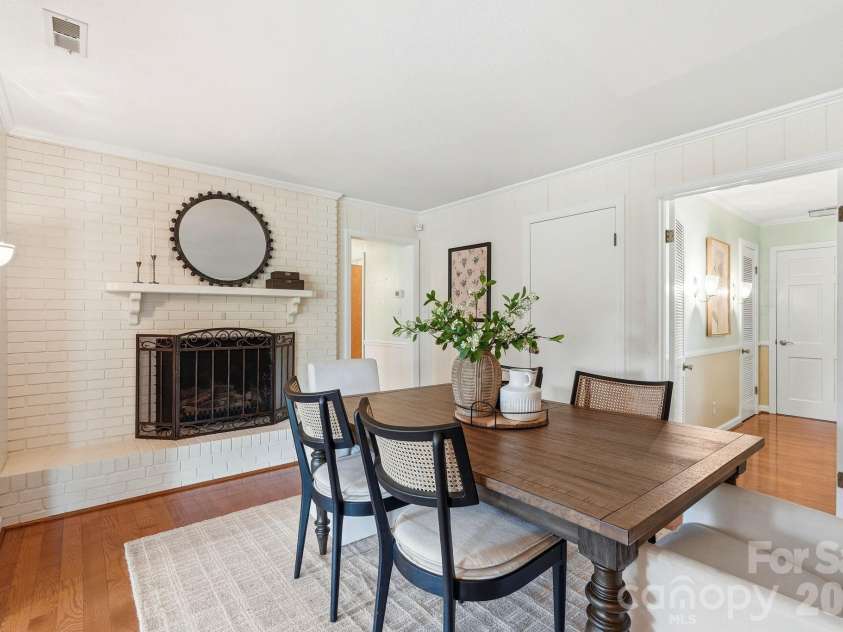112 Queensbury Road, Winston Salem, NC 27104.  MLS# CAR4392774, YatesRealty ID 30260. 