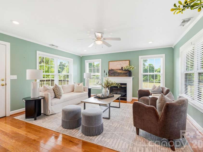 112 Queensbury Road, Winston Salem, NC 27104.  MLS# CAR4392774, YatesRealty ID 30260. 