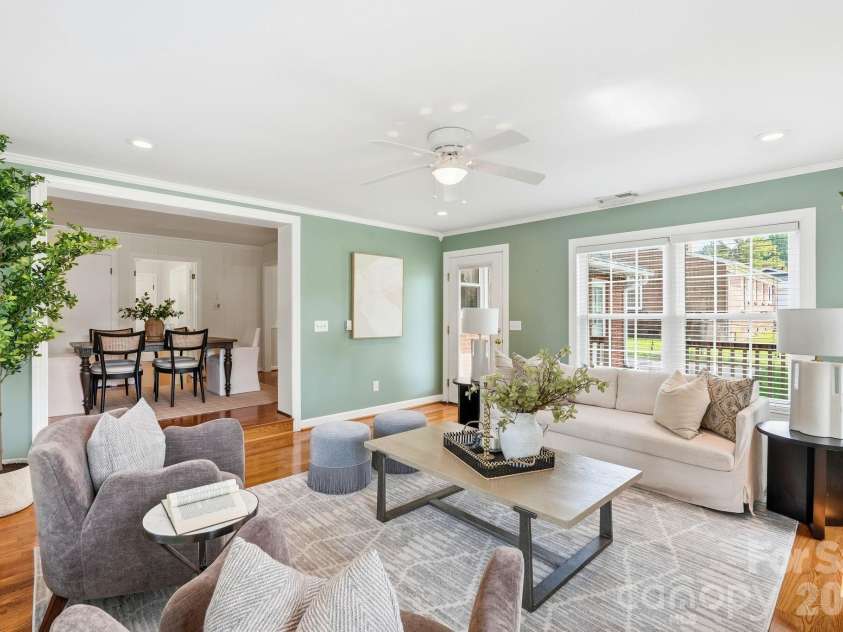 112 Queensbury Road, Winston Salem, NC 27104.  MLS# CAR4392774, YatesRealty ID 30260. 