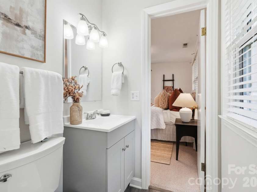 112 Queensbury Road, Winston Salem, NC 27104.  MLS# CAR4392774, YatesRealty ID 30260. 