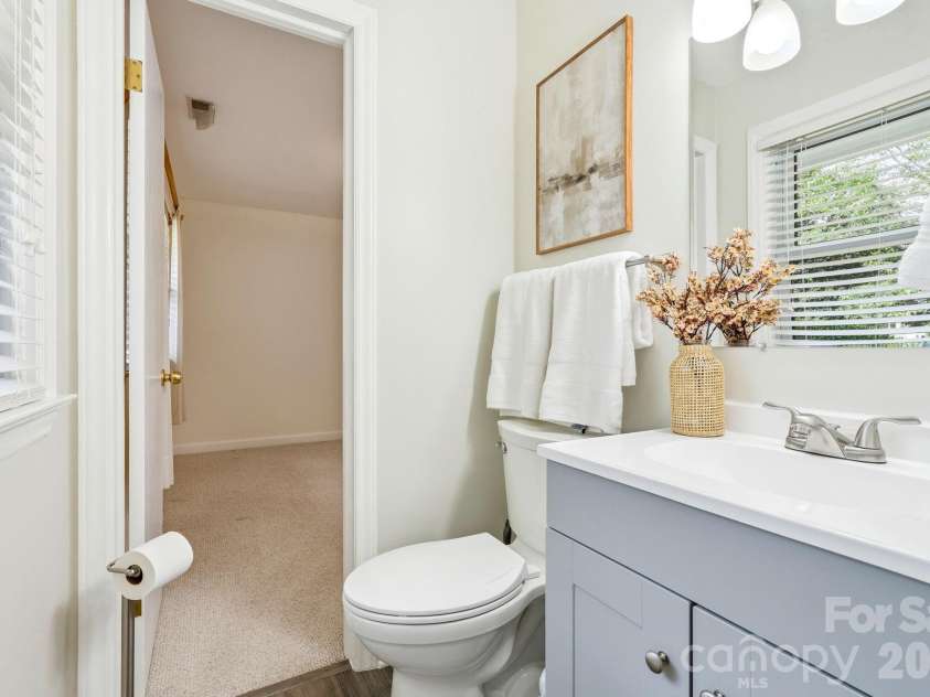 112 Queensbury Road, Winston Salem, NC 27104.  MLS# CAR4392774, YatesRealty ID 30260. 