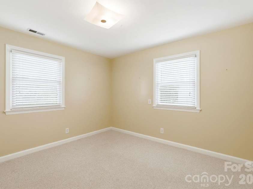 112 Queensbury Road, Winston Salem, NC 27104.  MLS# CAR4392774, YatesRealty ID 30260. 