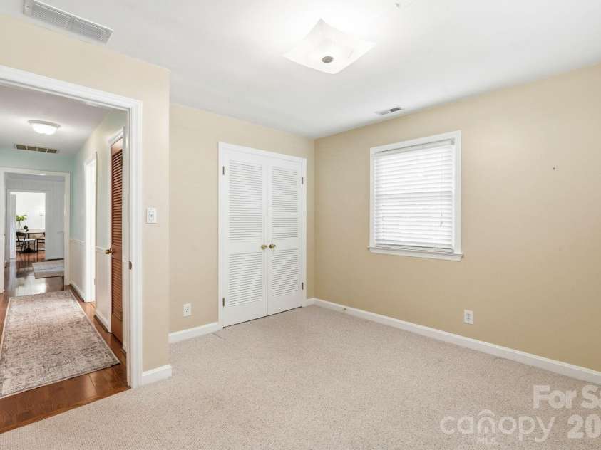 112 Queensbury Road, Winston Salem, NC 27104.  MLS# CAR4392774, YatesRealty ID 30260. 