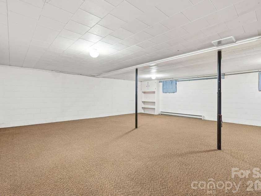 112 Queensbury Road, Winston Salem, NC 27104.  MLS# CAR4392774, YatesRealty ID 30260. 