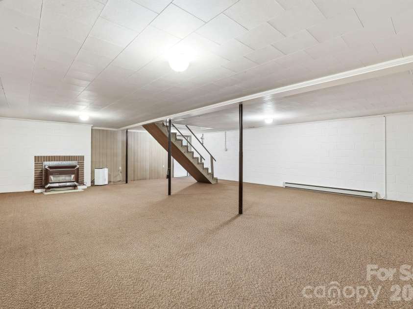 112 Queensbury Road, Winston Salem, NC 27104.  MLS# CAR4392774, YatesRealty ID 30260. 