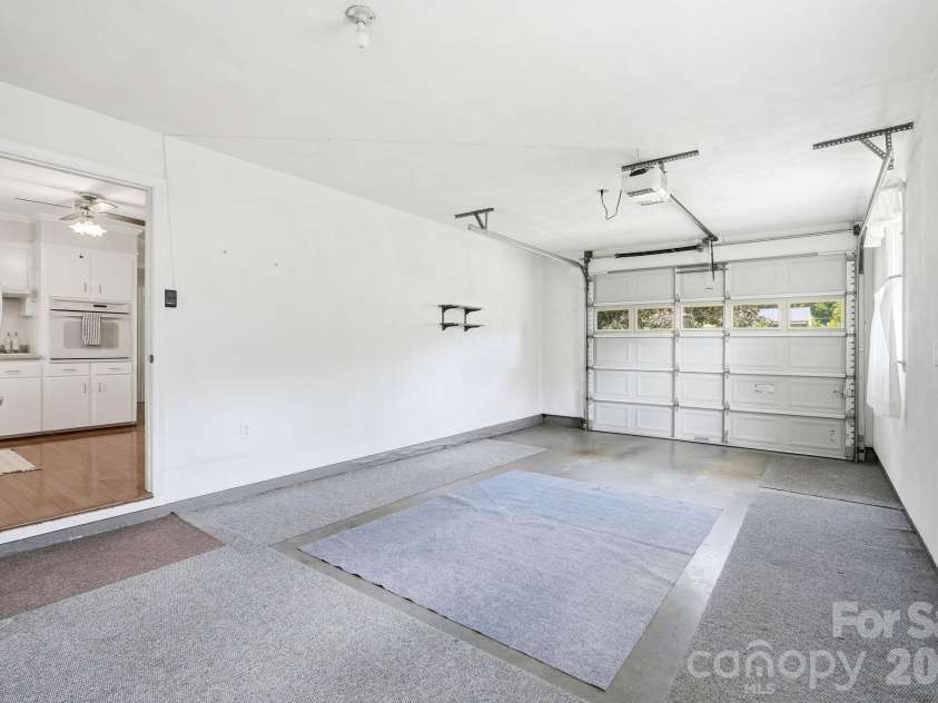 112 Queensbury Road, Winston Salem, NC 27104.  MLS# CAR4392774, YatesRealty ID 30260. 