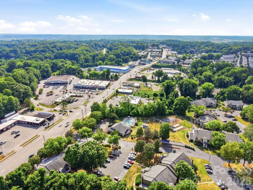 112 Queensbury Road, Winston Salem, NC 27104.  MLS# CAR4392774, YatesRealty ID 30260. 