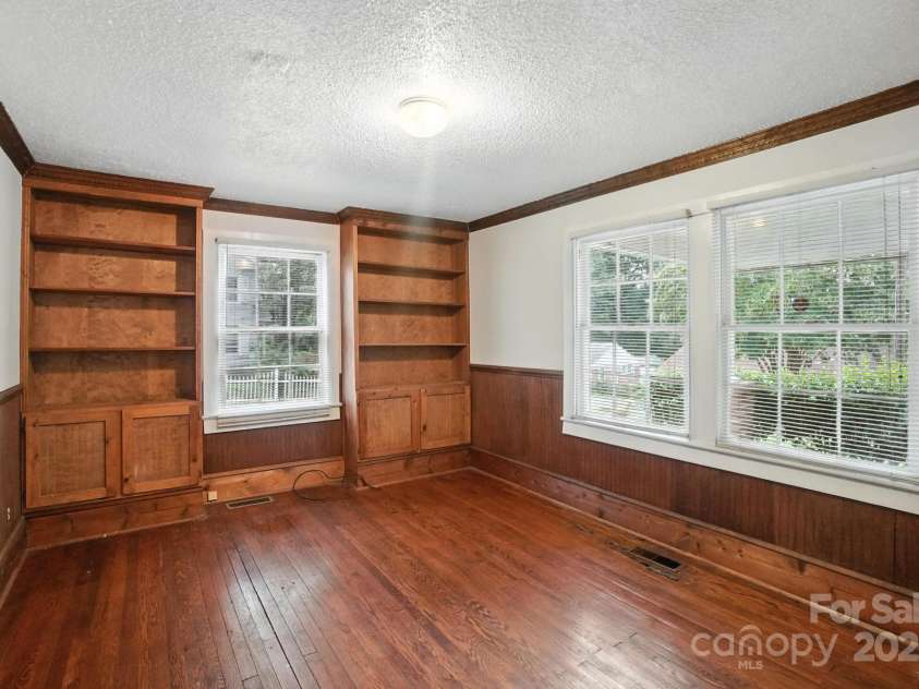 807 Lewis Street, Gastonia, NC 28054.  MLS# CAR4288015, YatesRealty ID 30261. 