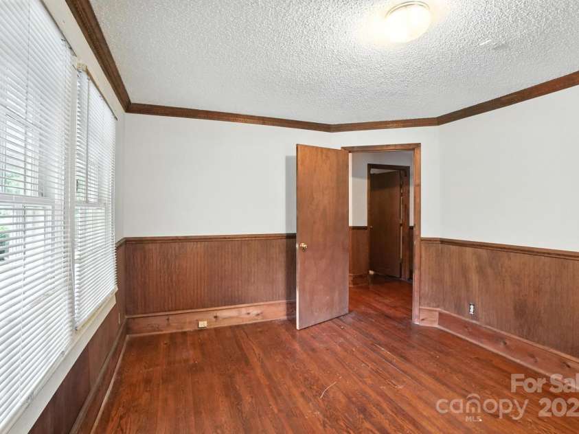 807 Lewis Street, Gastonia, NC 28054.  MLS# CAR4288015, YatesRealty ID 30261. 