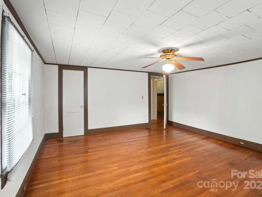 807 Lewis Street, Gastonia, NC 28054.  MLS# CAR4288015, YatesRealty ID 30261. 