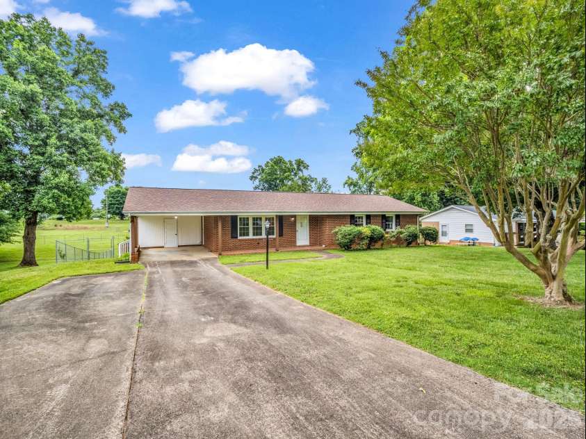 2917 Poplar Circle, Shelby, NC 28152.  MLS# CAR4391311, YatesRealty ID 30262. 