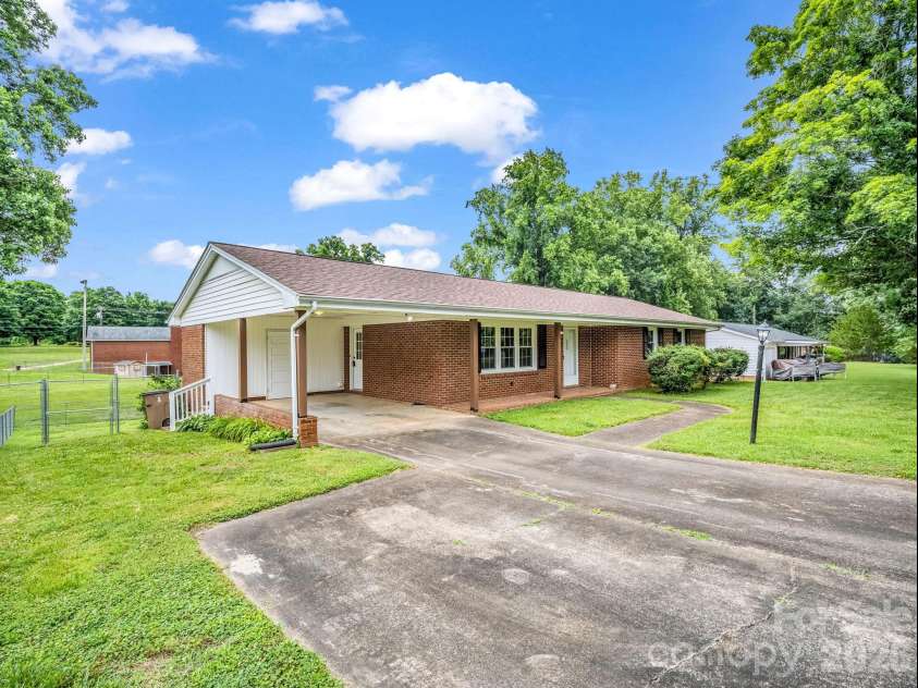 2917 Poplar Circle, Shelby, NC 28152.  MLS# CAR4391311, YatesRealty ID 30262. 