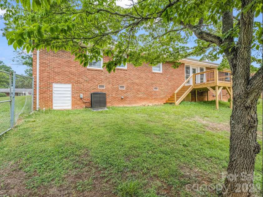 2917 Poplar Circle, Shelby, NC 28152.  MLS# CAR4391311, YatesRealty ID 30262. 