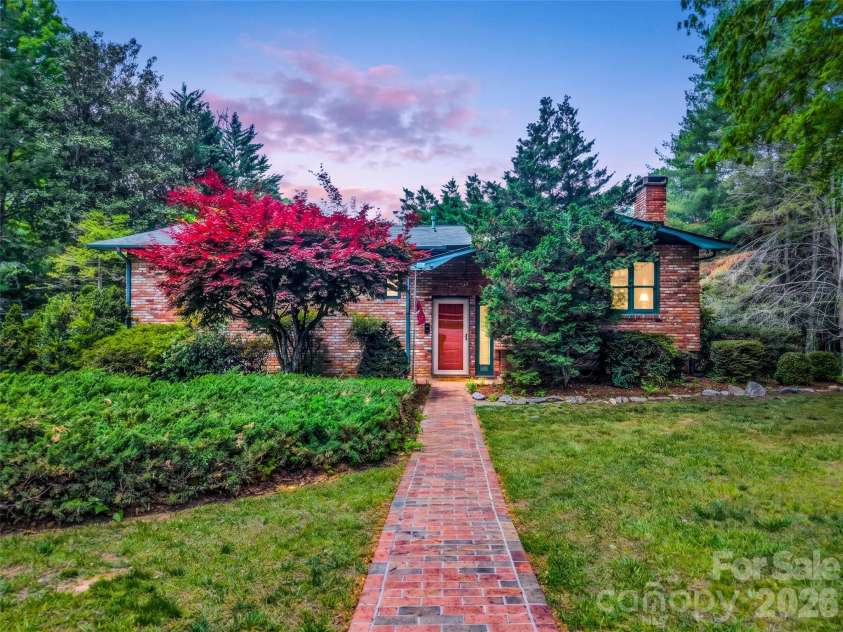 122 Sweetbriar Lane, Etowah, NC 28729.  MLS# CAR4372577, YatesRealty ID 30263. 