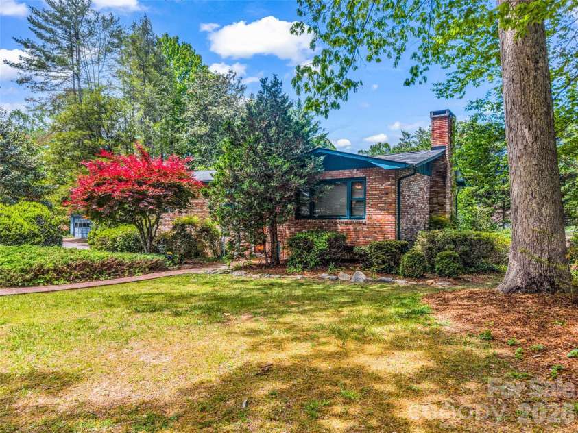 122 Sweetbriar Lane, Etowah, NC 28729.  MLS# CAR4372577, YatesRealty ID 30263. 
