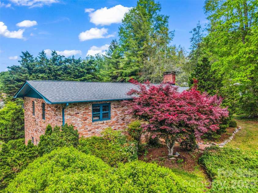 122 Sweetbriar Lane, Etowah, NC 28729.  MLS# CAR4372577, YatesRealty ID 30263. 